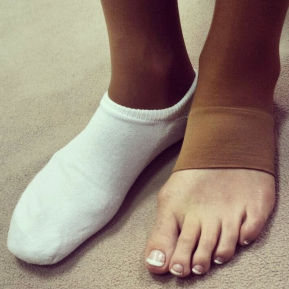 New In Box Hooters Pantyhose Open Toe Dark Suntan B 95-120 lbs 5'0-5'5 Feet - Picture 6 of 8